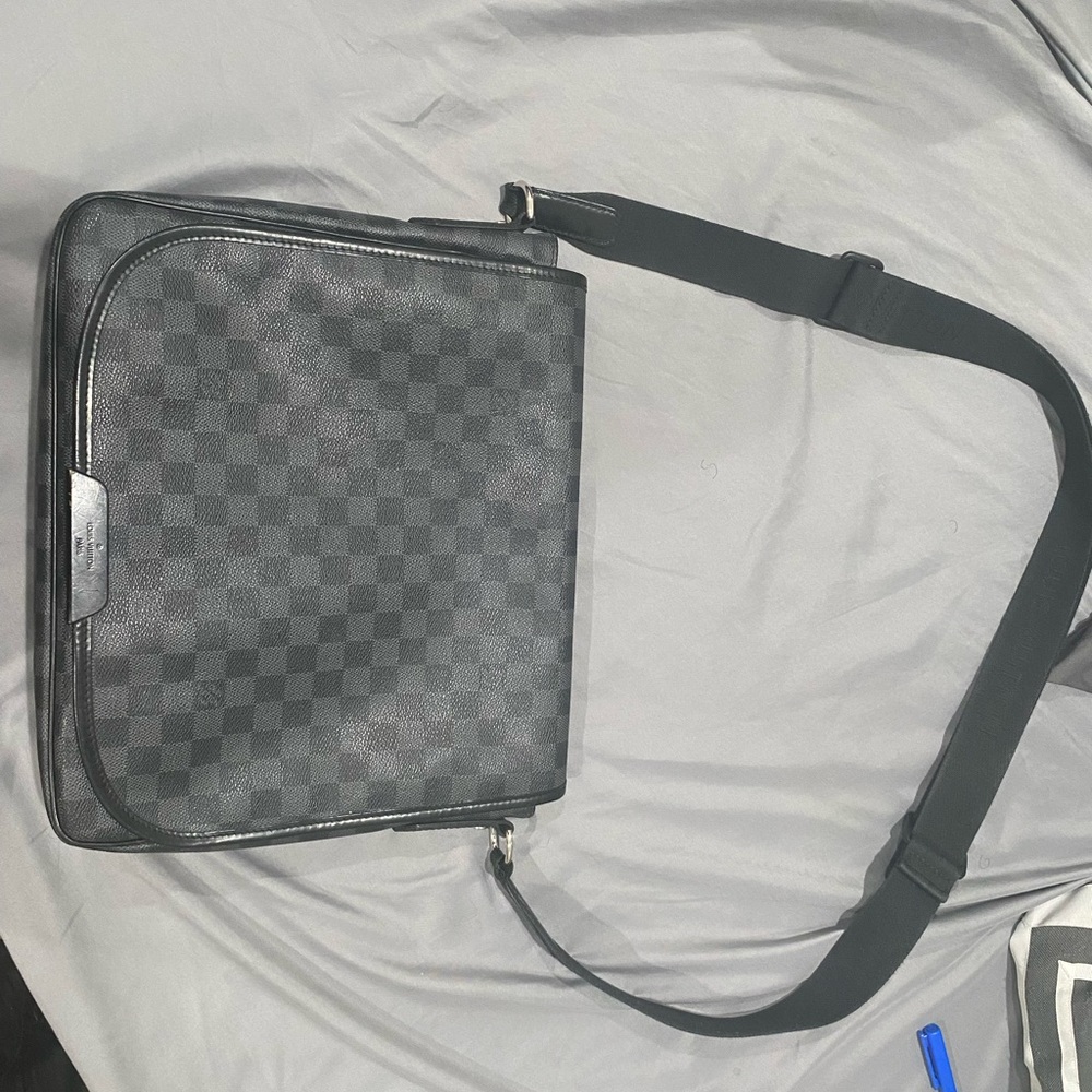 Louis Vuitton Daniel messenger bag - Picture 1 of 7